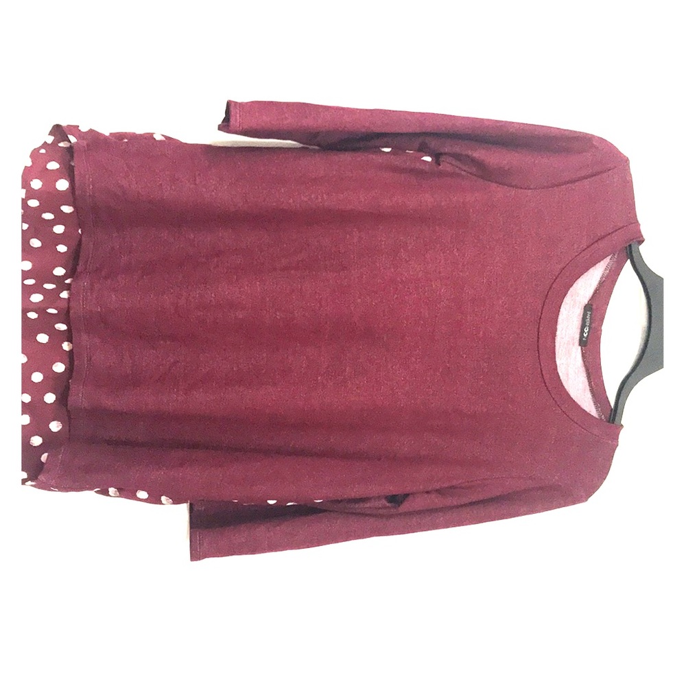 3/4 Sleeve. High low. Polka Dots on back.